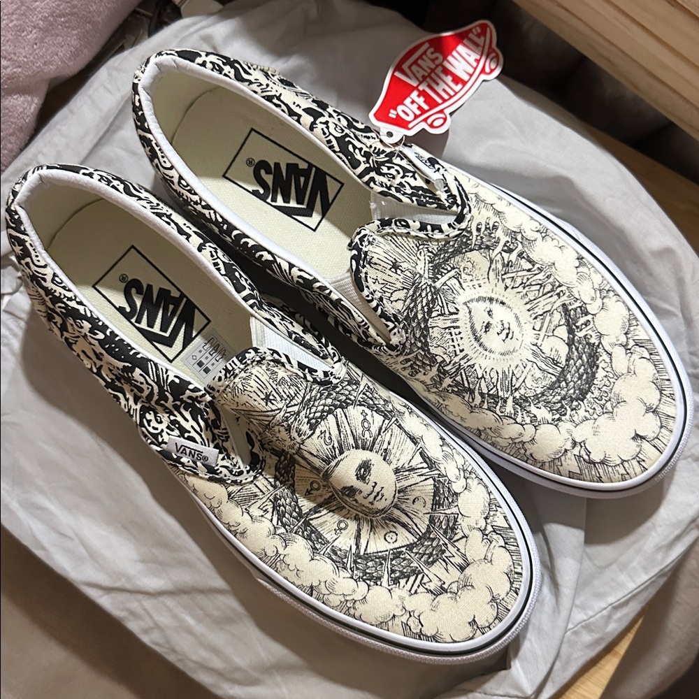 NWT Vans Classic Slip-On Ouroboros - Picture 3 of 3